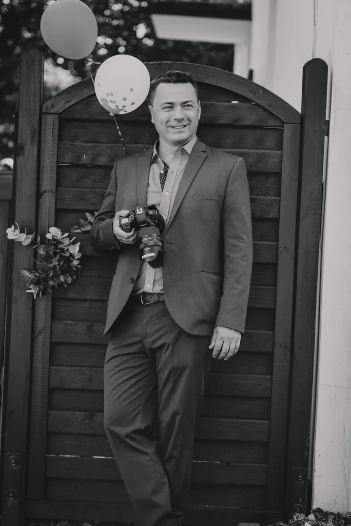 Alexej Graf-Unger filmt ein Brautpaar bei einer Hochzeit in Bad Eilsen