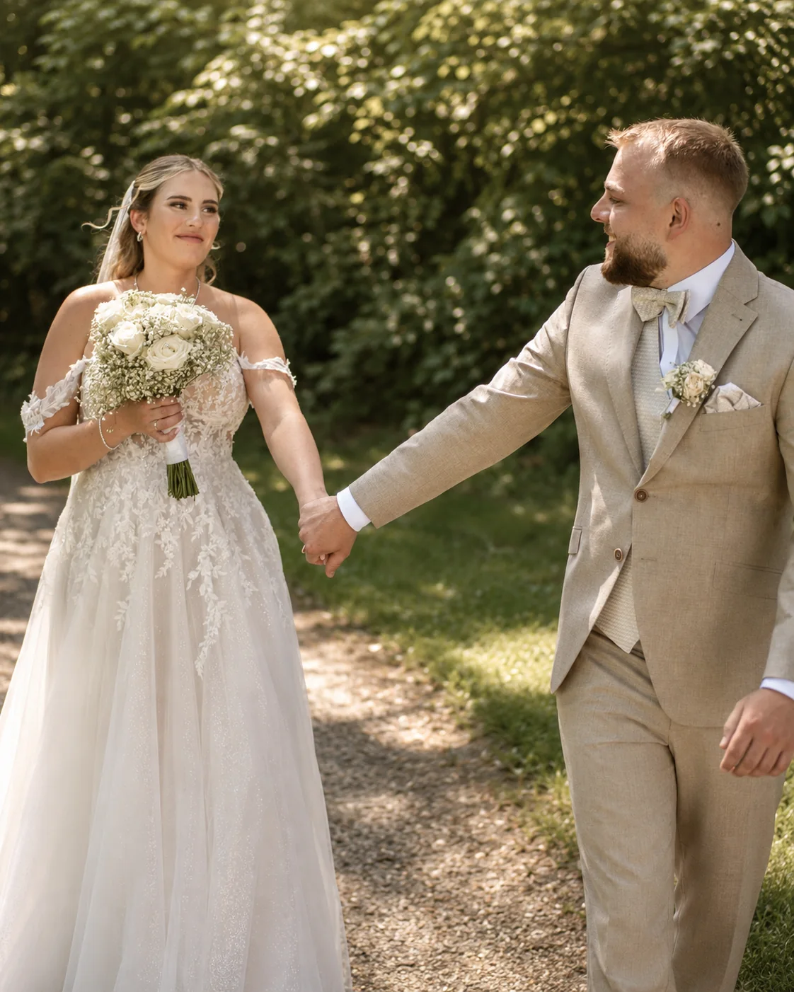 Hochzeitsfoto Bottrop, Oberhausen & Duisburg – echter Moment nach der Trauung Hochzeitsfoto Bottrop, Oberhausen & Duisburg – echter Moment nach der Trauung